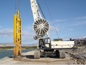 連續牆施工(gōng)-新疆庫爾勒開(kai)都河水電站圍(wéi)堰工程1