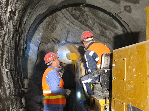 十(shi)餘台徐工(gōng)掘進機貴(guì)陽地鐵展(zhǎn)風采