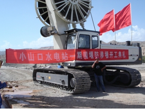 連(lián)續牆施工-新疆(jiāng)庫爾勒開都河(he)水電站圍堰工(gōng)程