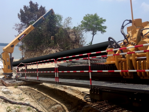 徐工(gōng)XZ5000水平定向(xiang)鑽機成功(gōng)川越馬來(lái)西亞海灣(wān)