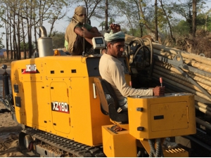 印度黑(hēi)土地上穿(chuan)梭的徐工(gōng)金